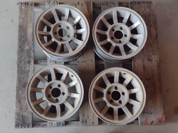 Photo Jeep Wrangler or Jeep Grand Cherokee Rims  $500