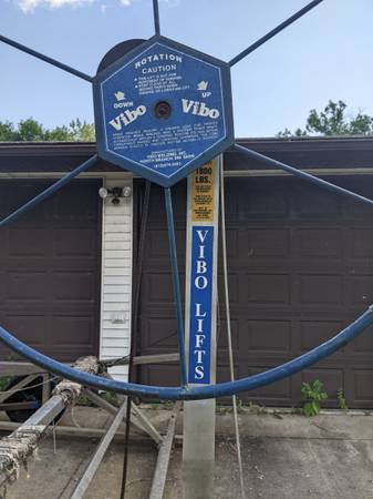 Photo aluminum boat lift with wheel kit $500