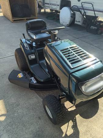 Photo bolens lawn tractor w bagger $1,100