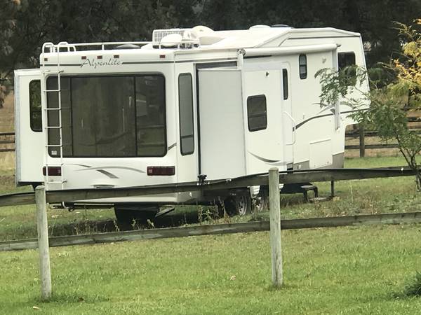 Photo 2002 Alpenlite 5th wheel $19,500