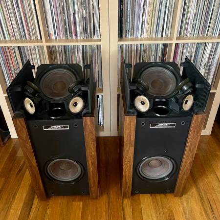 Photo Bose 601 Series II Floor Speakers. SUPER CLEAN $450