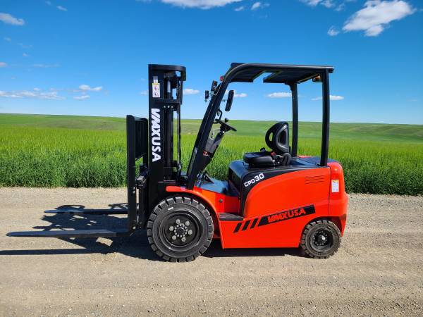 Photo Forklift VMAX CPD30 Electric 6,000lb $34,999