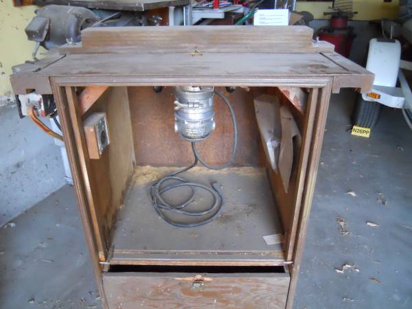 Photo (SOLD) ROUTER TABLE WITH ROUTER $50