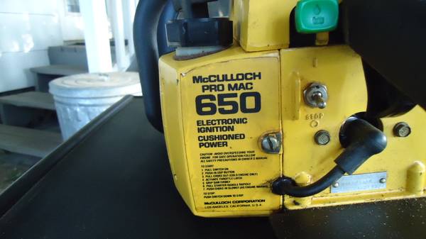 Photo Vintage Chainsaw - McCulloch Pro Mac 650 with 20 chain and bar $400