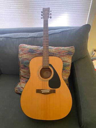Photo Yamaha Guitar $125