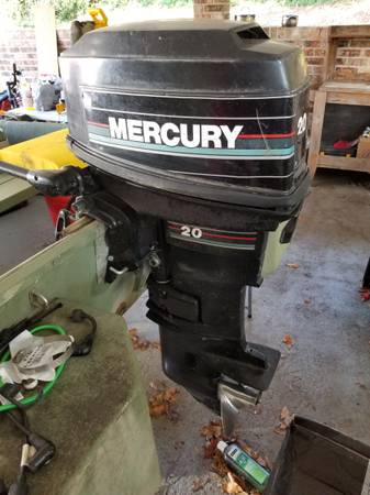 Photo 20 hp Mercury outboard $850