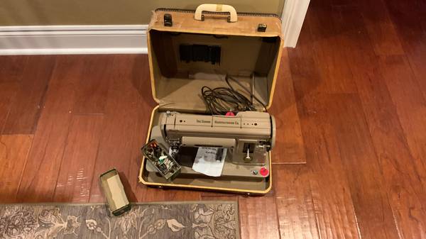 Photo Vintage 1954 Model 301A Singer Heavy Duty Leather Sewing Machine $125