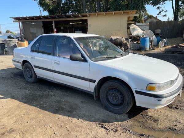 Photo 1990 HONDA ACCORD FOR PARTS ONLY $1