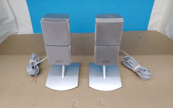 Photo Bose double cube speakers silver pair with table stands $50