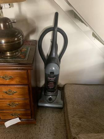 Photo Hoover Sprint Vacuum Cleaner works great. $35