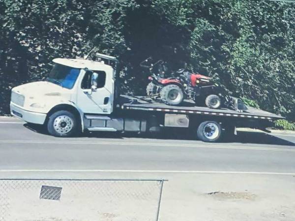 Photo In Search For Freightliner Tow Truck That STOLED My JanNar Tractor diesel $1,000