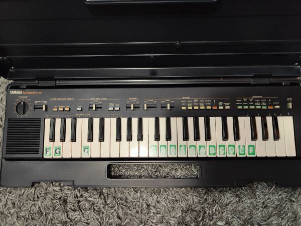 Photo Yamaha Portasound PS-400 Keyboard $40