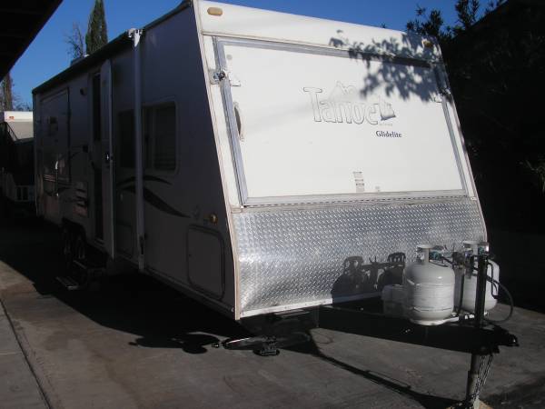 Photo 2004 tahoe glidelite hybird 24 travel trailer $6,950