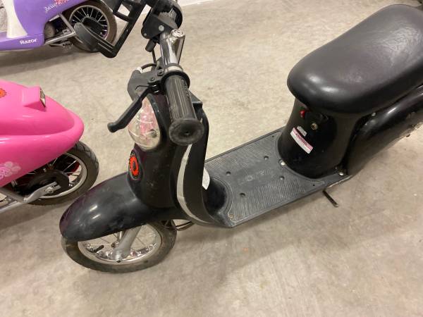 Photo 3 Razor Pocket Mod Vespa electric scooters $300