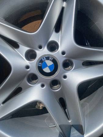 Photo BMW X5 OEM Wheels -and- Tires $600