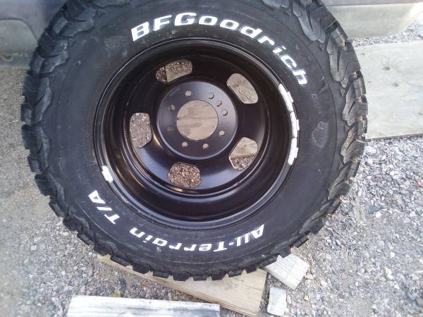 Photo Brand new dodge 3500 dually tire  wheel $200
