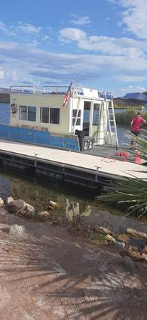 Photo Pontoon houseboat $12,900