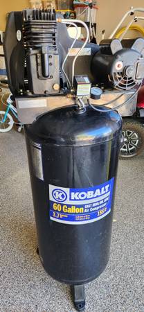 Photo unKobalt 60 Gallon 3.7hp Compressor $400