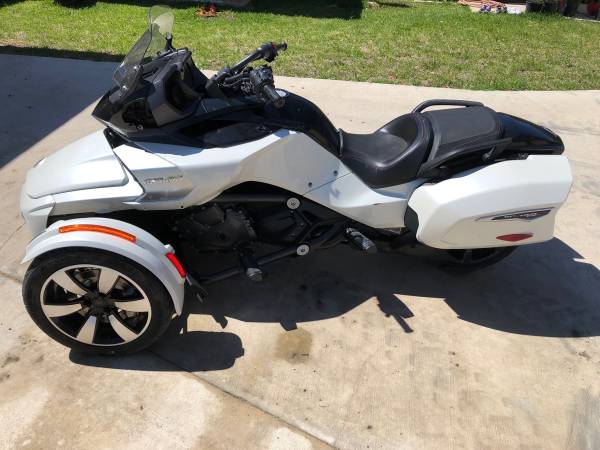 Photo 2016 CAN-AM SPYDER ROADSTER $11,500