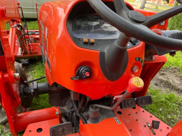 Photo 2018 Kubota Tractor Excellent condition