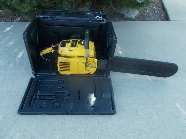 Photo VINTAGE McCULLOCH PRO MAC 10-10 CHAINSAW WITH CASE $225