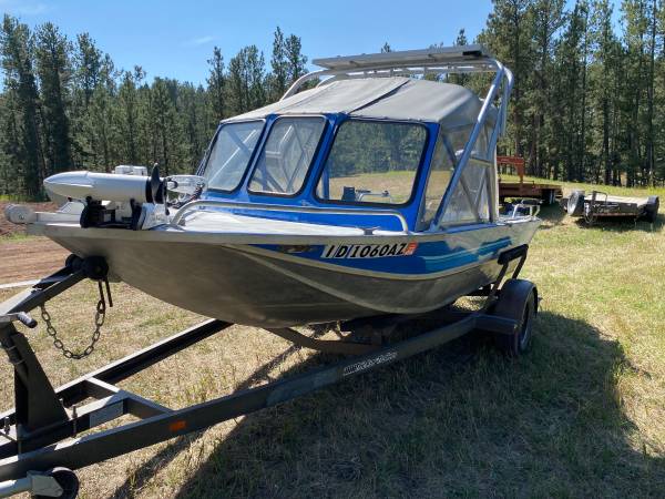 Photo Welded tunnel hull jet  prop boat full top and solar $18,500
