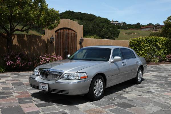 Photo 2009 Lincoln Town Car Signature L, LONG WHEELBASE $6,900