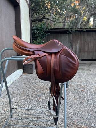 Photo Beautiful CWD Cross Country Custom Saddle Like New 18 inches $3,500