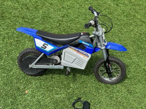 Photo Electric Motorcycle Dirt Bike Razor MX350 Rocket $200