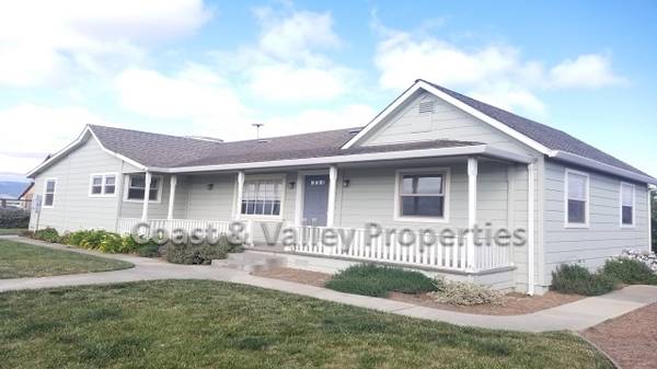 Photo Fabulous Ranch home off Highway 68 $3,400