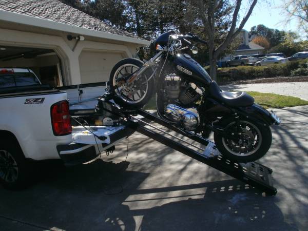 Photo SALE PENDING Motorcycle electric wench loading r $2,000
