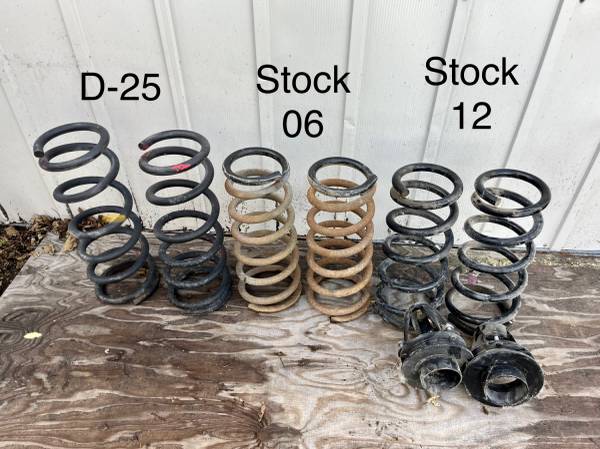 Photo dodge ram 2500 suspenaion coils - lift kit leveling $150