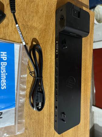 Photo New HP 2013 Ultra Slim Docking Station  Charger $20