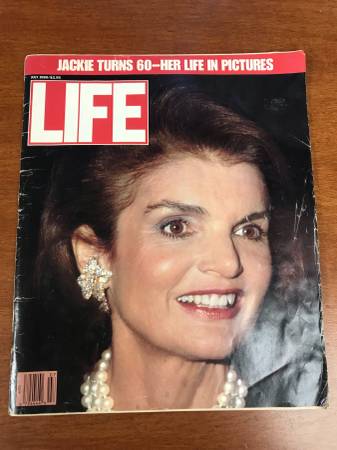 Photo Vintage magazines - Holiday, Life, Jackie Onassis, vatican $30
