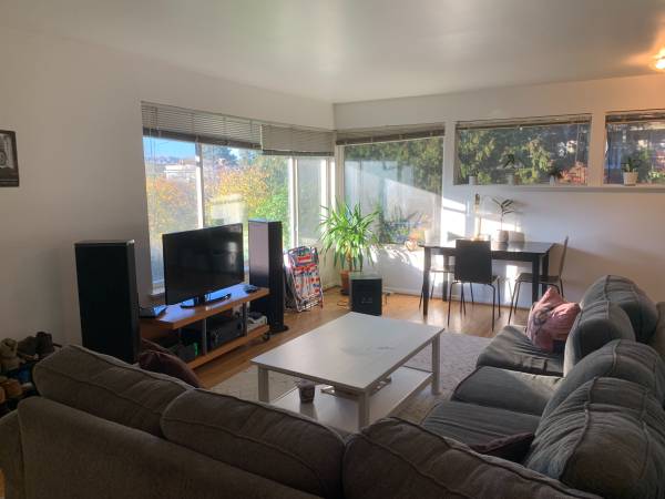 Photo $1,050  2br - $1,050  2br - Looking for a RoommateSublease in Walli (Wallingford)