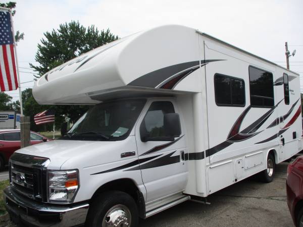 Photo 2018 JAYCO E450 RED HAWK 26XD WITH 2 SLIDES.ONLY 11000 MILES $64,995