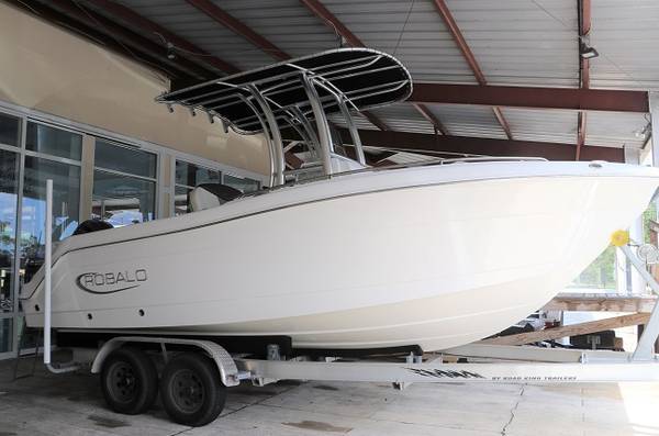 Photo Family Cruiser 2020 21 Robalo wTrailer $60,000