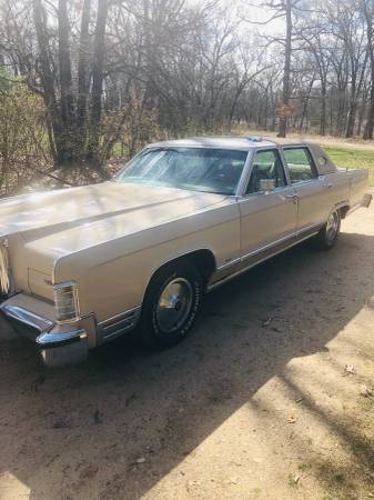 Photo 1979 Lincoln Continental Town Car - $2,500 (East Muskegon)