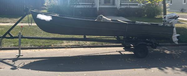 Photo Aluminum boat, motor, trailer $1,500