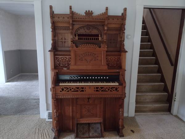 Photo Antique Chicago Cottage Company pump organ Victorian $500