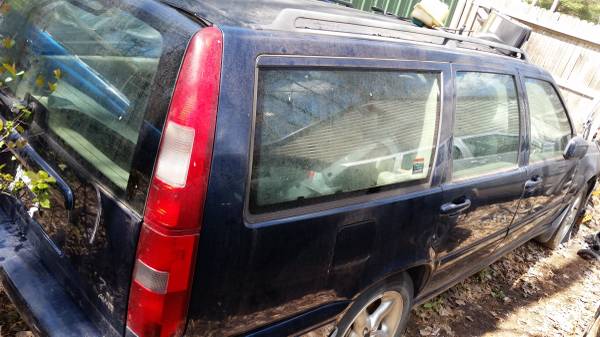 Photo Parting out a 98 Volvo V70 wagon all-wheel drive