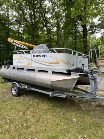Pontoon Boat - SOLD $6,950