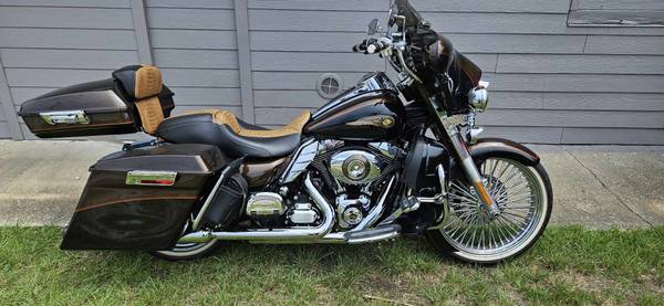Photo 13 Harley-Davidson Electra Glide Ultra Limited 110th Anniversary $23,500