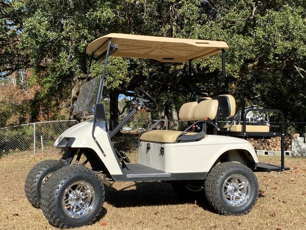 Photo EZ-GO Gas Golf Car $4,500