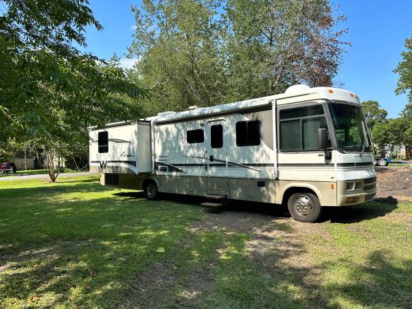 Photo RV for rent on lot $150
