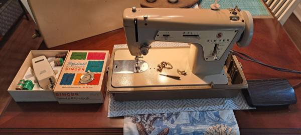 Photo Singer sewing machine $75