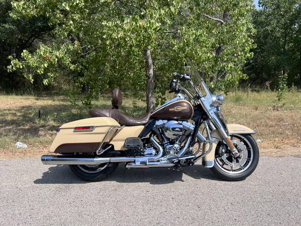 Photo 2014 Harley Davidson FLHR Road King $10,995