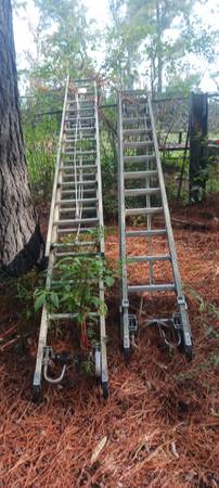Photo 24 foot extension ladders and 28 ft extension ladders fiberglass $100