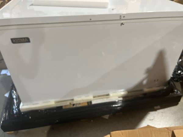 Photo 15.9 cubic foot commercial box freezer $700