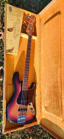 Photo 2000 Fender AVRI Jazz Bass made in USA $1,500